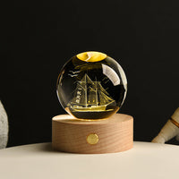LED 3D Lamp in Kristal – Decoratieve Bol met Houten Basis
