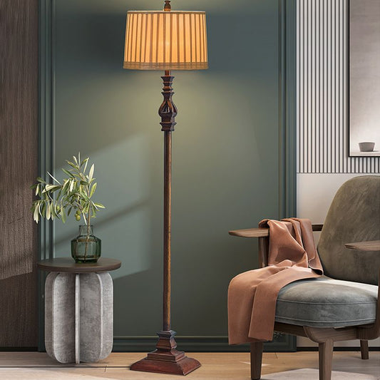 Bruine Vintage Vloerlamp met Plissé Lampenkap en Houten Stand