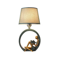 Moderne Meisje Lezende Hars Nachtlamp 1-Licht Tafelstandverlichting met Tapered Stoffen Schaduw in Blauw