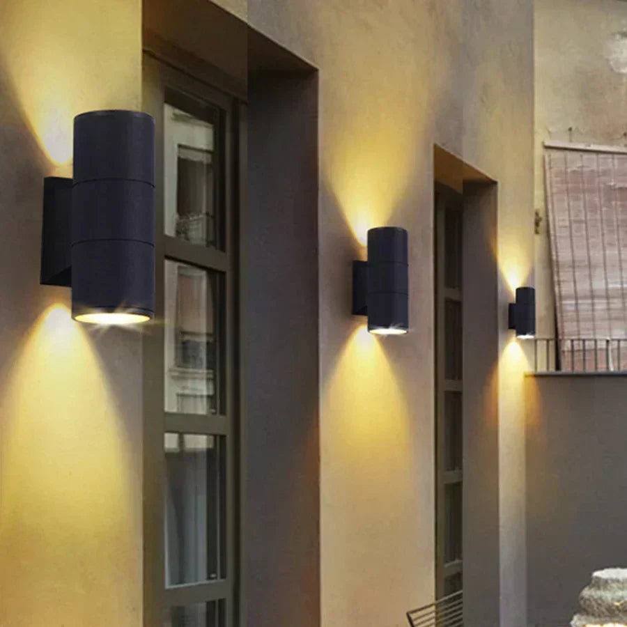 Moderne zwarte LED buitenwandlamp voor terras, tuin en entree