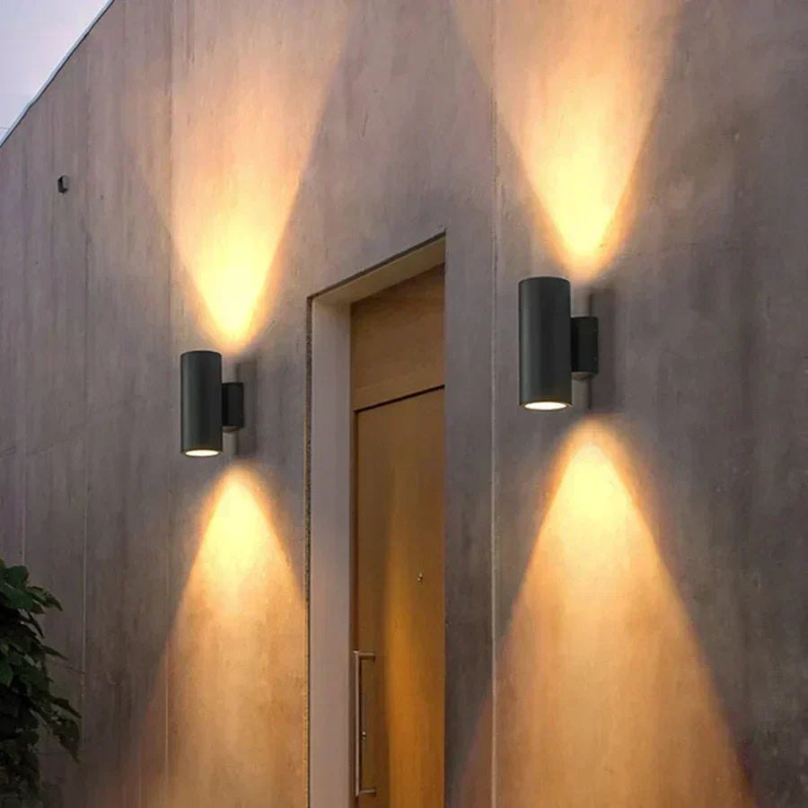 Moderne zwarte LED buitenwandlamp voor terras, tuin en entree