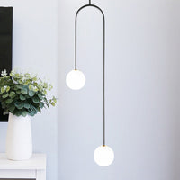 Zwarte/Gouden Bal Cluster Hanglamp Post-Modernist 2 Lichten Witte Glas Led Plafondlamp met Gebogen Stang