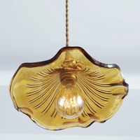 Hibiscus lamp met harmonie van bloemen en licht