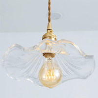 Hibiscus lamp met harmonie van bloemen en licht