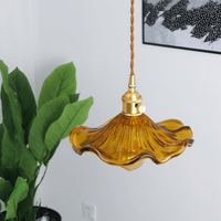 Hibiscus lamp met harmonie van bloemen en licht