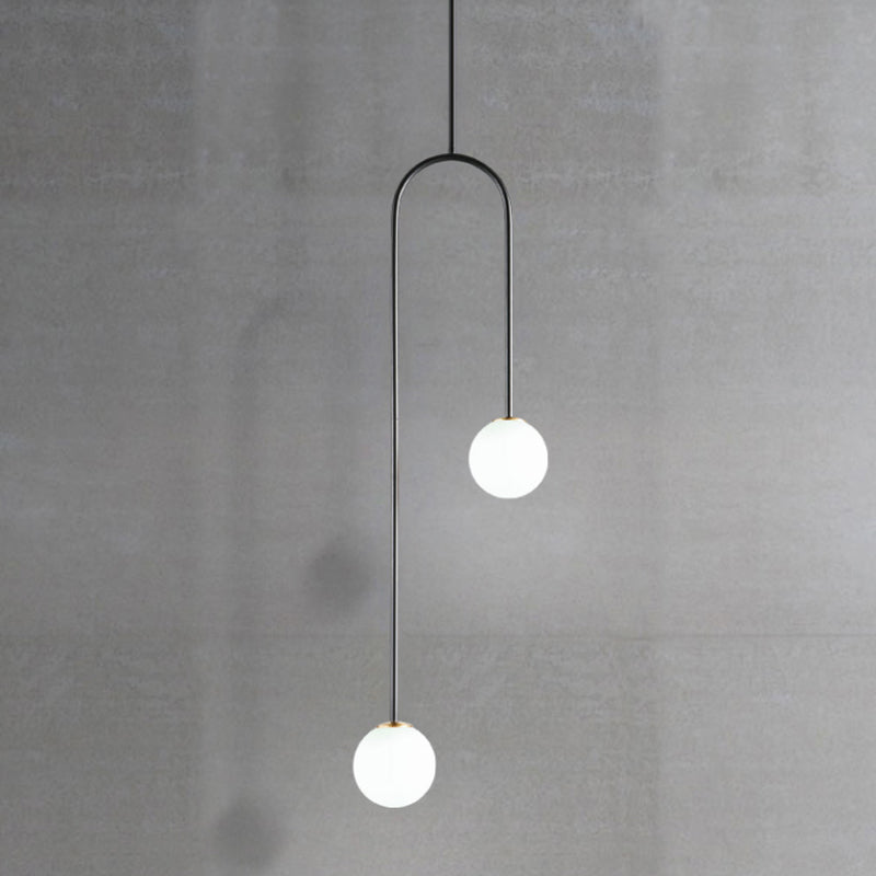 Zwarte/Gouden Bal Cluster Hanglamp Post-Modernist 2 Lichten Witte Glas Led Plafondlamp met Gebogen Stang