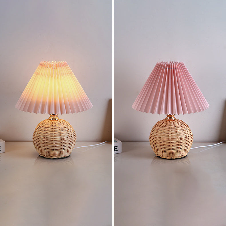 Noorse Rieten Geplooide Stof Conische LED Tafellamp 1-Licht