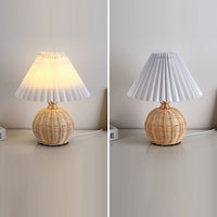 Noorse Rieten Geplooide Stof Conische LED Tafellamp 1-Licht