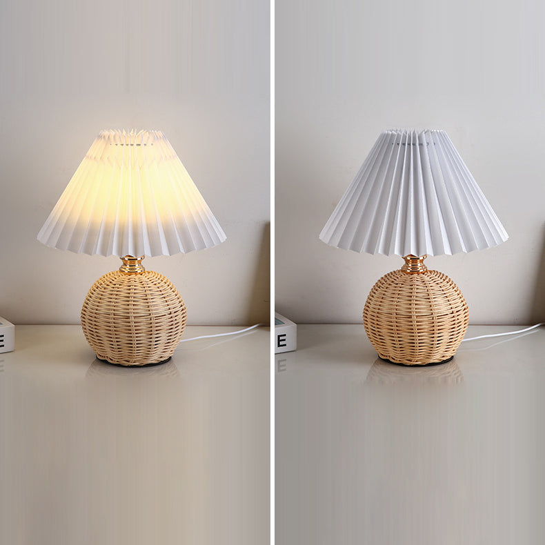Noorse Rieten Geplooide Stof Conische LED Tafellamp 1-Licht