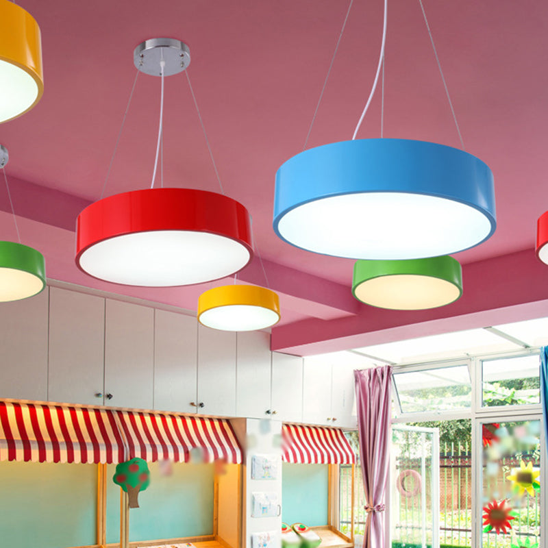 Macaron Trommelvormige Hanglamp Metaal Kinderopvang LED Hanglamp in Rood/Geel/Groen, 16"/19.5" Dia