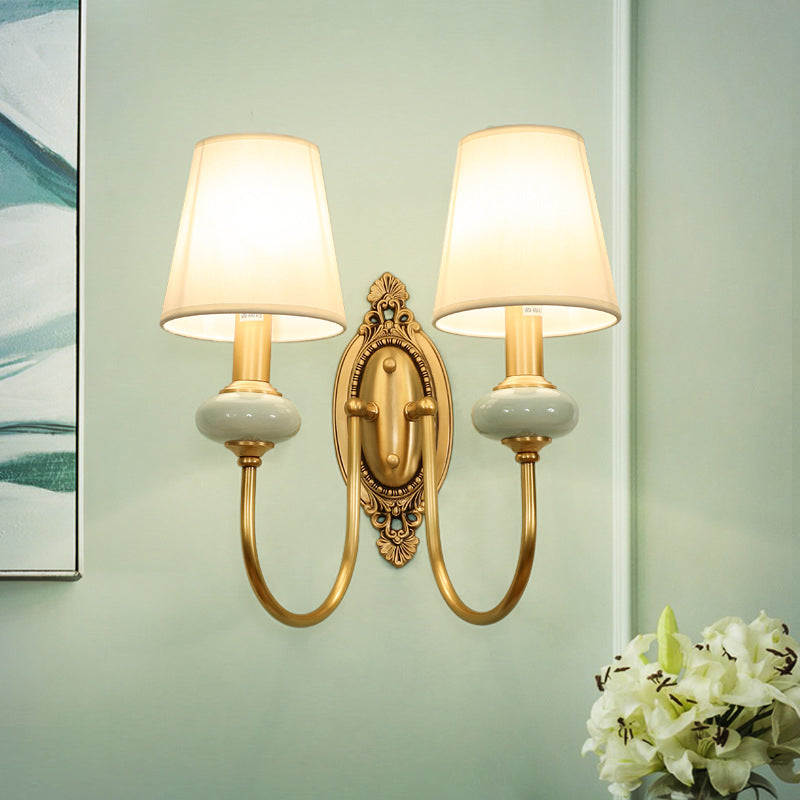 Gouden Swoop Wandlamp Traditionele Metalen 1/2-Kop Gouden Wandlamp met Conische Schaduw en Faux Jade Decor