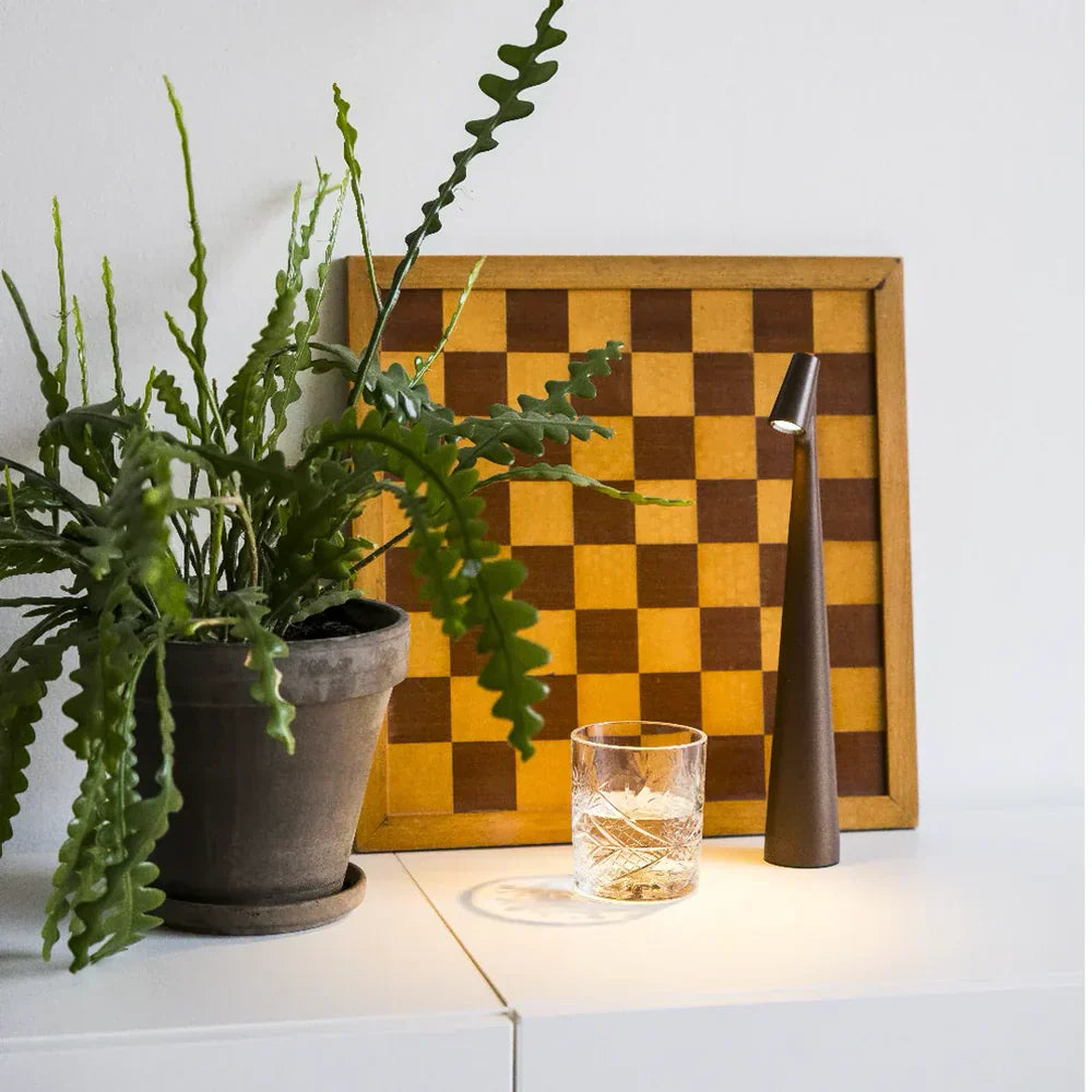 Elegante LED-tafellamp met modern en slank ontwerp en touch-schakelaar