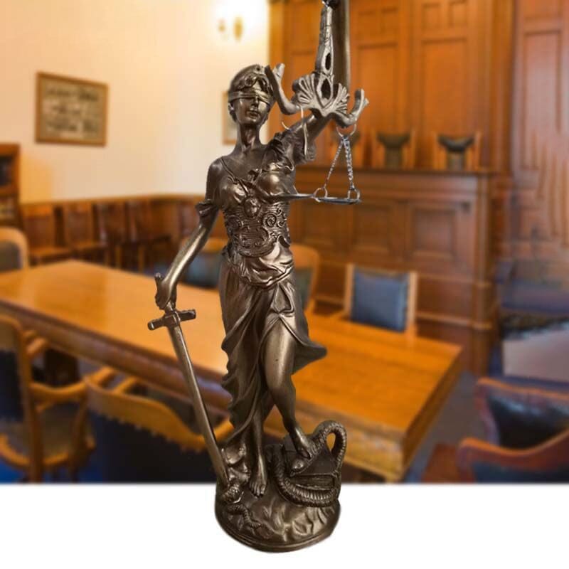 Decoratiestandbeeld van de Godin van de Rechtvaardigheid