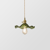 Hibiscus lamp met harmonie van bloemen en licht
