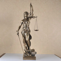 Decoratiestandbeeld van de Godin van de Rechtvaardigheid