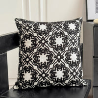 Auralithe - Blauw Geborduurd Sierkussen met Ornamentmotief