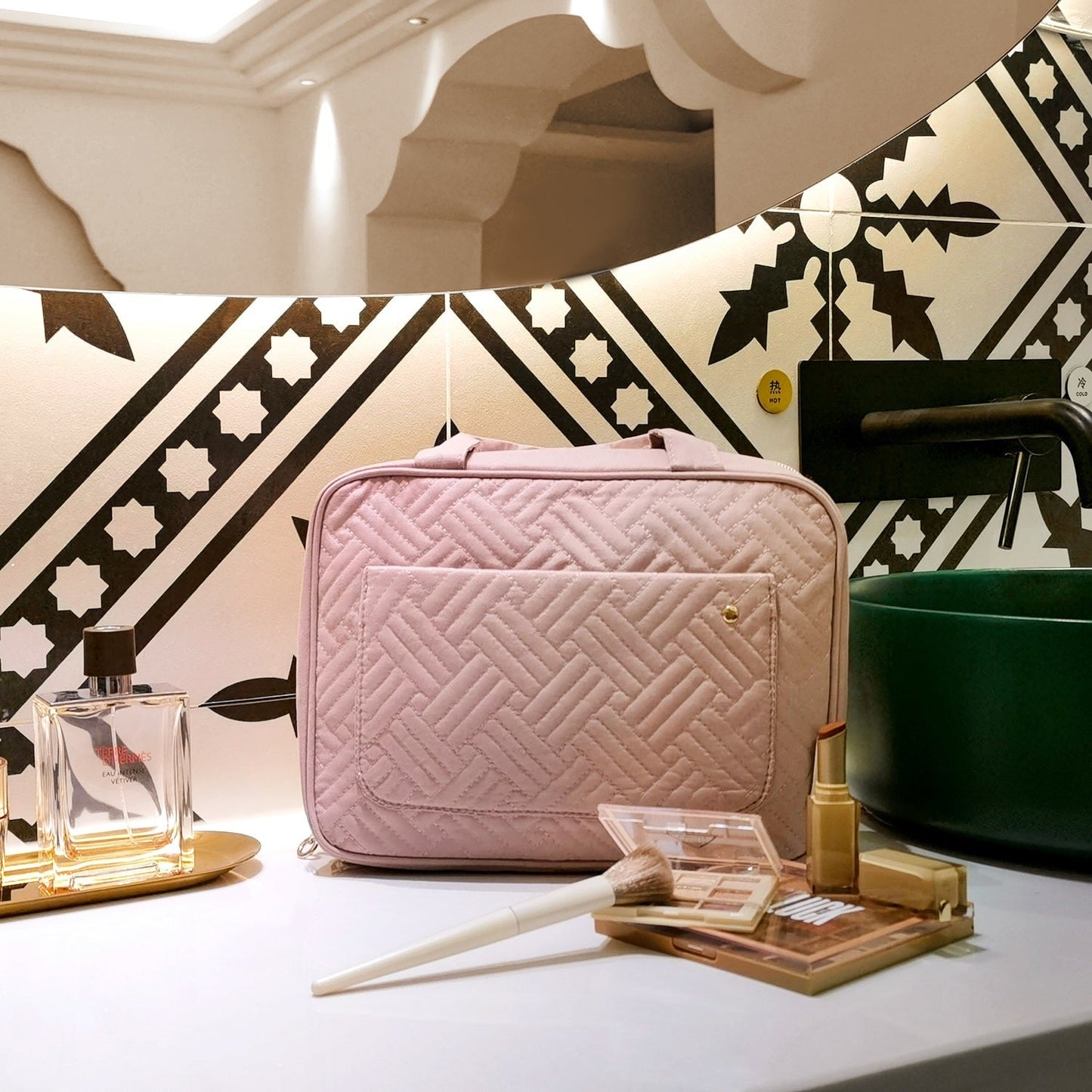 PrestiPack | Intelligent ontwerp scheidt en beveiligt je essentials