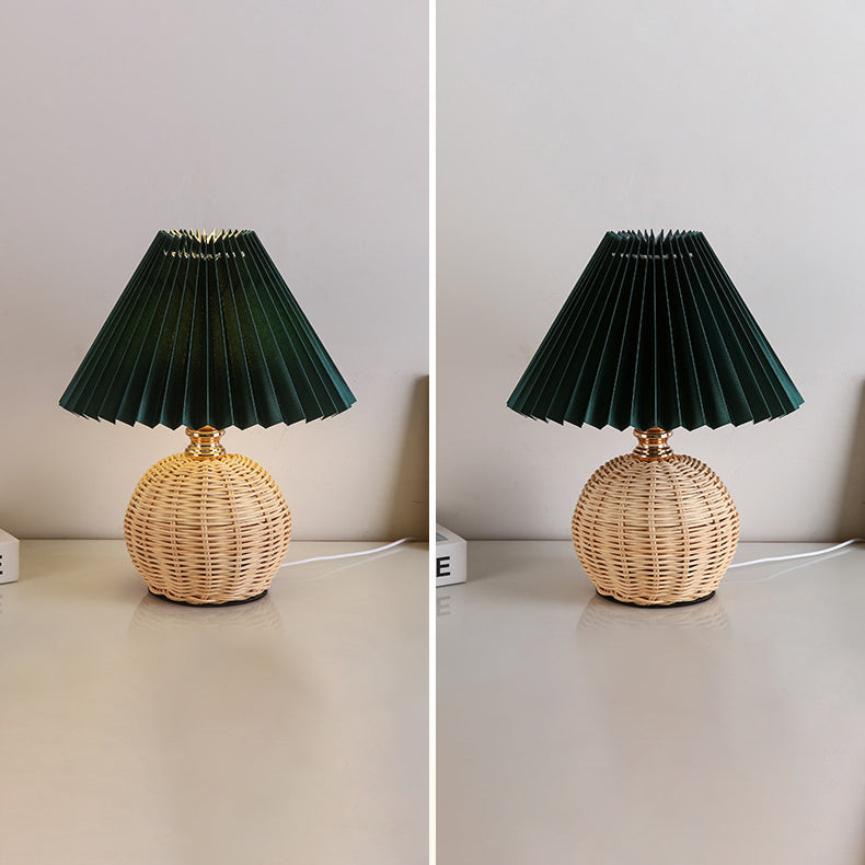 Noorse Rieten Geplooide Stof Conische LED Tafellamp 1-Licht
