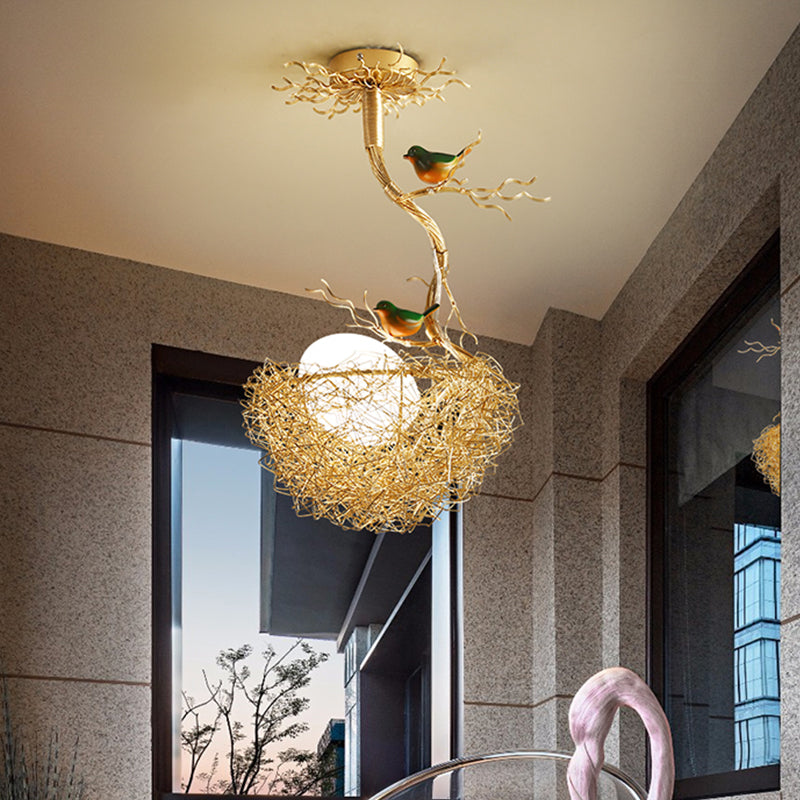 Artistry Melk Witte Glazen Bal Kroonluchter Hanglamp 1/2/3-Licht Gouden Hanglamp met Vogels en Handgenaaid Aluminium Nest