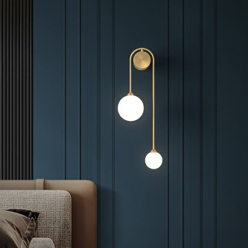 Opal Glass Ball Wandverlichting Ontwerper 2 Koppen Gouden Afwerking Wandlamp voor Woonkamer