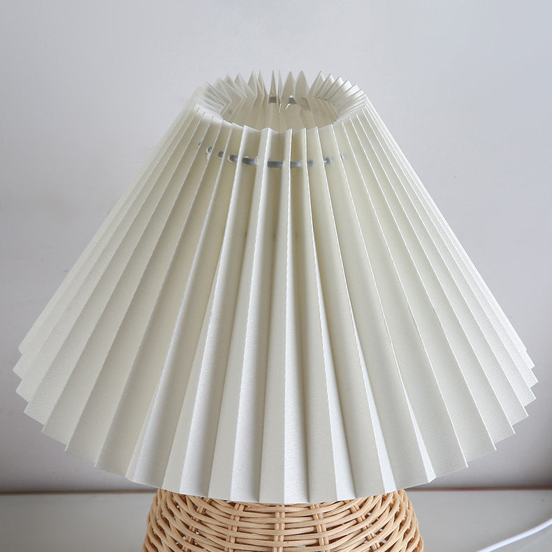 Noorse Rieten Geplooide Stof Conische LED Tafellamp 1-Licht