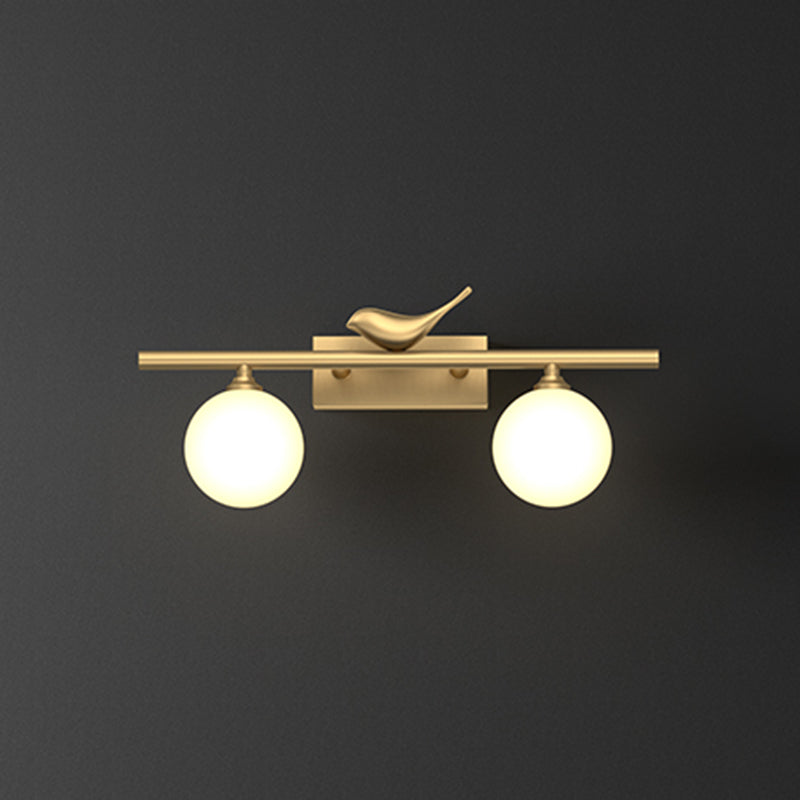 Ball Badkamer Vanity Wandlamp Opal Glas Postmodern Muurlicht met Vogel Decor in Messing