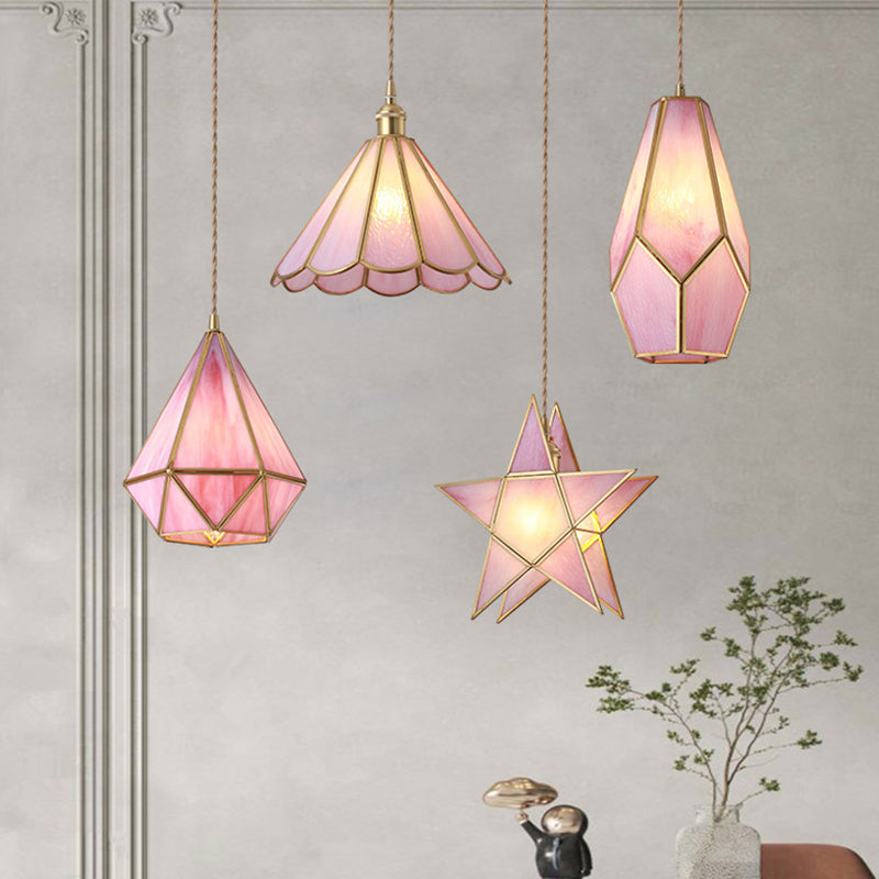 Hanglamp Tiffany-stijl met glazen schaduw en messing plafondplaat