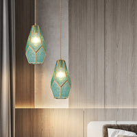 Hanglamp Tiffany-stijl met glazen schaduw en messing plafondplaat