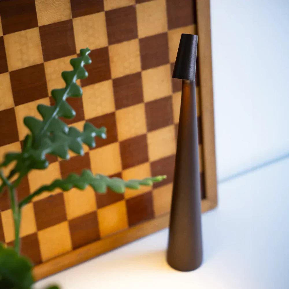 Elegante LED-tafellamp met modern en slank ontwerp en touch-schakelaar