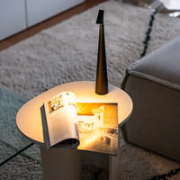 Elegante LED-tafellamp met modern en slank ontwerp en touch-schakelaar