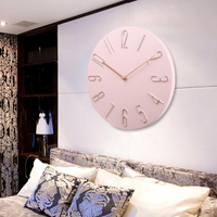 Moderne Wandklok met Kleurrijke Accent