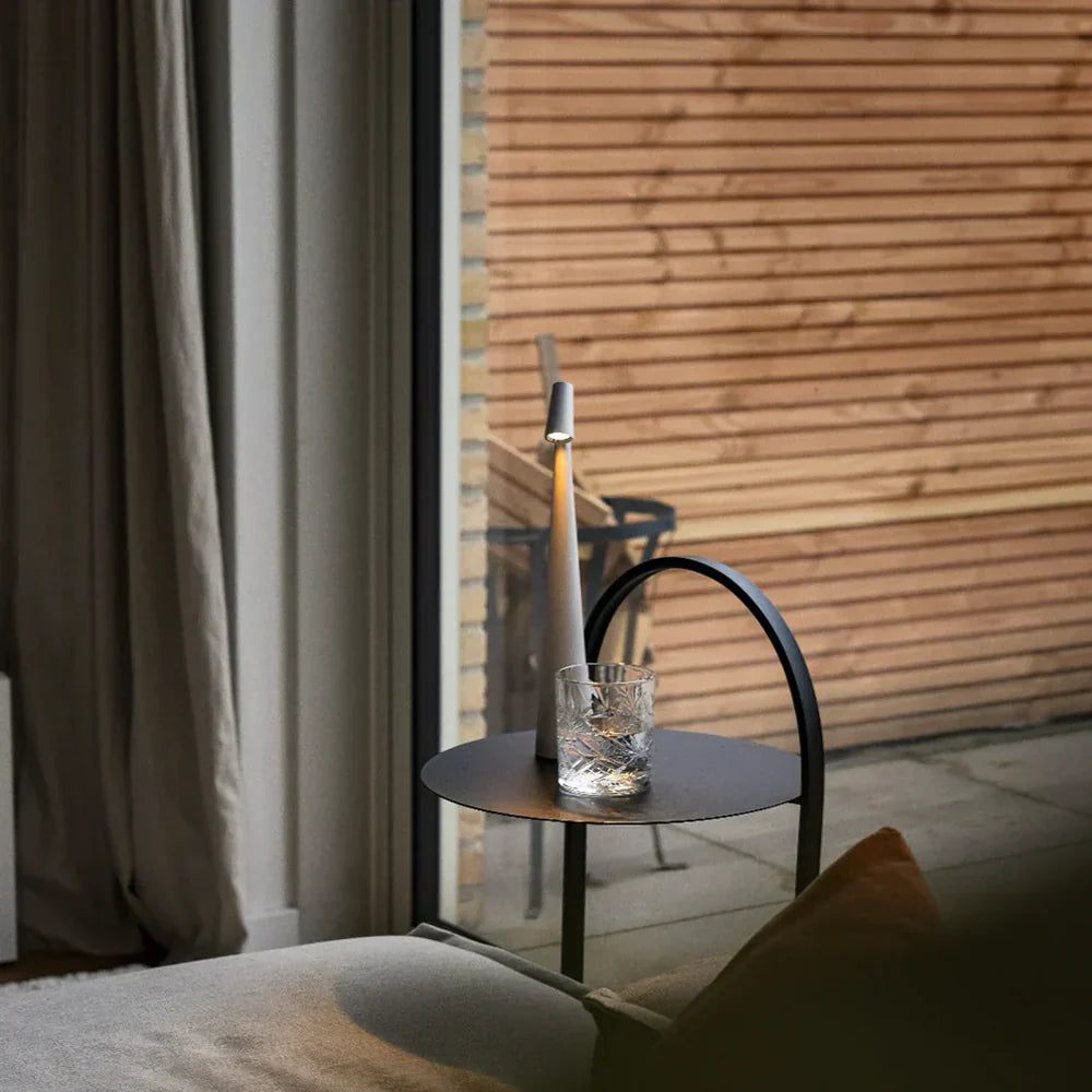 Elegante LED-tafellamp met modern en slank ontwerp en touch-schakelaar
