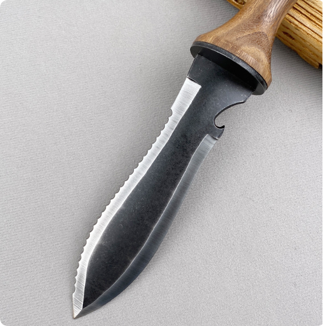 Survivalmes Van TrailForge Pro Grip Met Ergonomisch Handvat En Robuust Lemmet