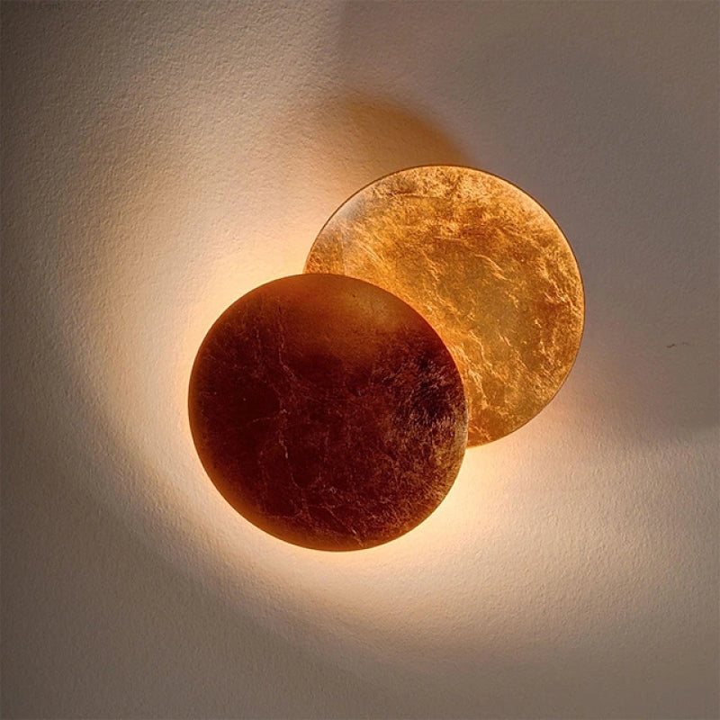 Wylla Ronde Wandlamp Scandinavisch. Metaal. Rood/Goud/Bronze. Woonkamer