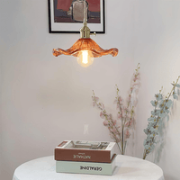 Hibiscus lamp met harmonie van bloemen en licht