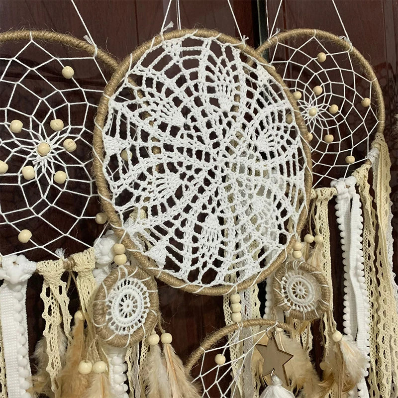 Bohemian Droomvanger Wanddecoratie met Maanmotief en Veren voor een Sfeervolle Interieur