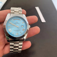 Herenhorloge – Elegant ontwerp met dag- en datumweergave