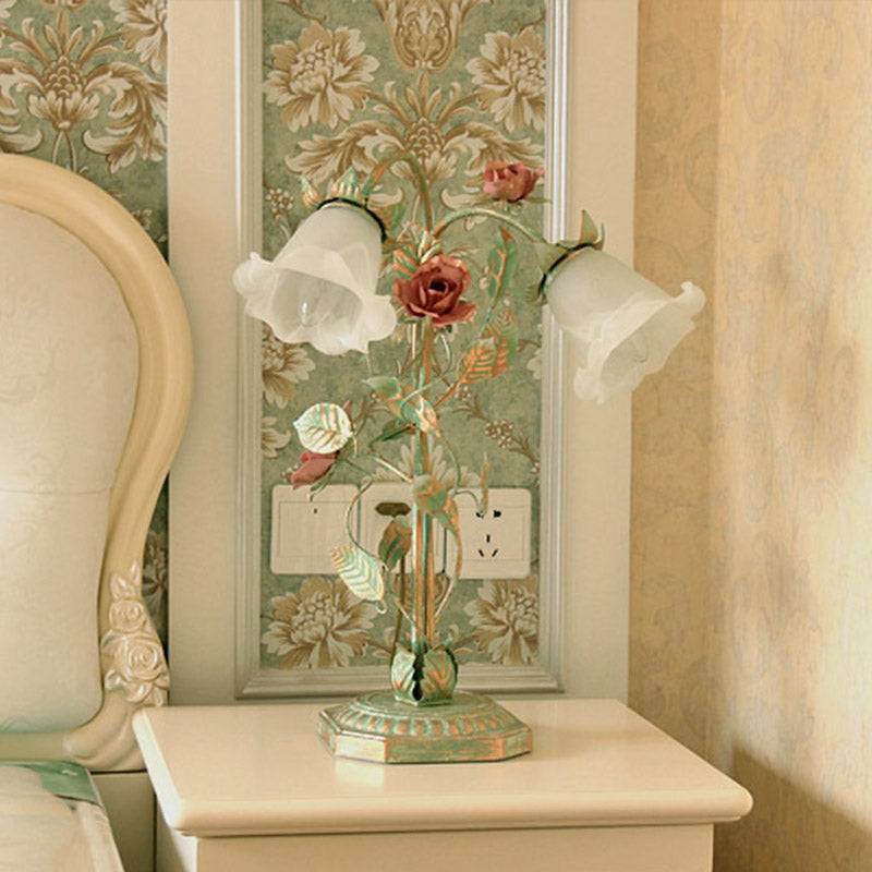 Flared Slaapkamer Nacht Tafel Lamp Pastoraal Metaal 1/2 Lichten Groene Nachtkast Lamp met Bloemdecoratie