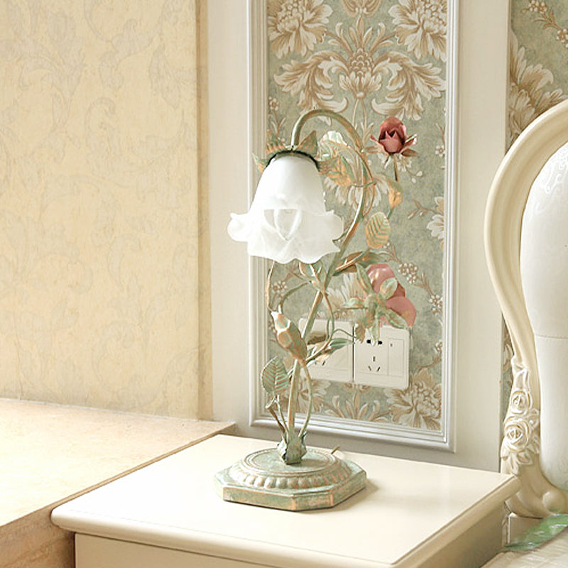 Flared Slaapkamer Nacht Tafel Lamp Pastoraal Metaal 1/2 Lichten Groene Nachtkast Lamp met Bloemdecoratie