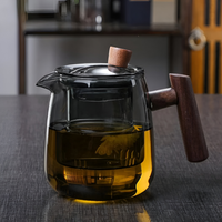 Rovienne – Rookgrijze Glazen Theepot 600ml met Houten Handgreep