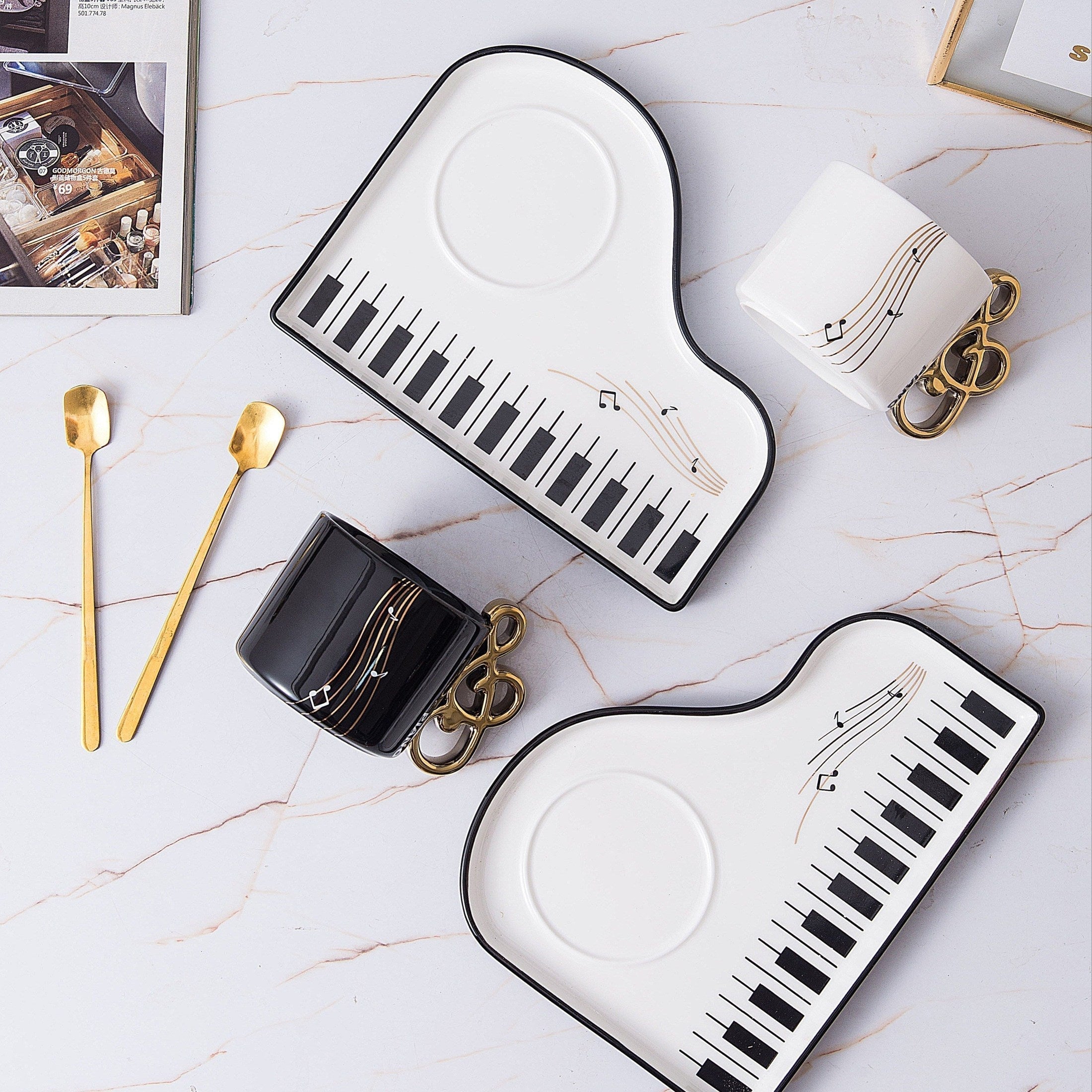 Pianissimo smaak – elegante set van kop en dienblad voor muziekliefhebbers