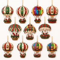 10-delige set NordicJoy houten kersthangertjes met kerstman in kleurrijke heteluchtballonnen voor kerstboomdecoratie