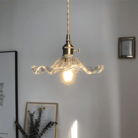 Hibiscus lamp met harmonie van bloemen en licht