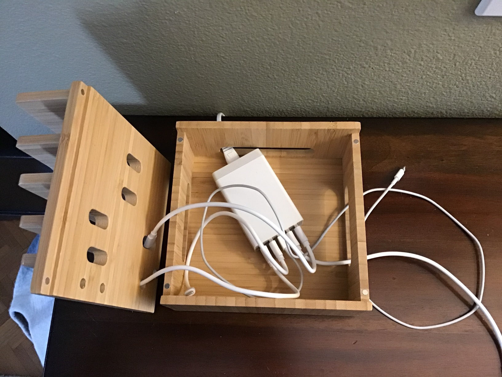 Tekavo ChargeDock Oplaadstation van Bamboe | 5-Poorts USB & Organizer | Voor Smartphone, Tablet & Smartwatch | Inclusief Kabelset