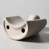 Moderne sculptuur die verbinding en tederheid symboliseert