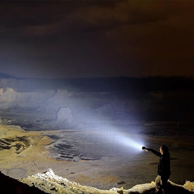 MS18 | Ultieme High-Performance LED-Zaklamp | 100.000 Lumen | 2.350m Lichtbereik | 18x CREE XHP70.2 LEDs | OLED-Statusdisplay & Actieve Koeling | IP68 Waterdicht