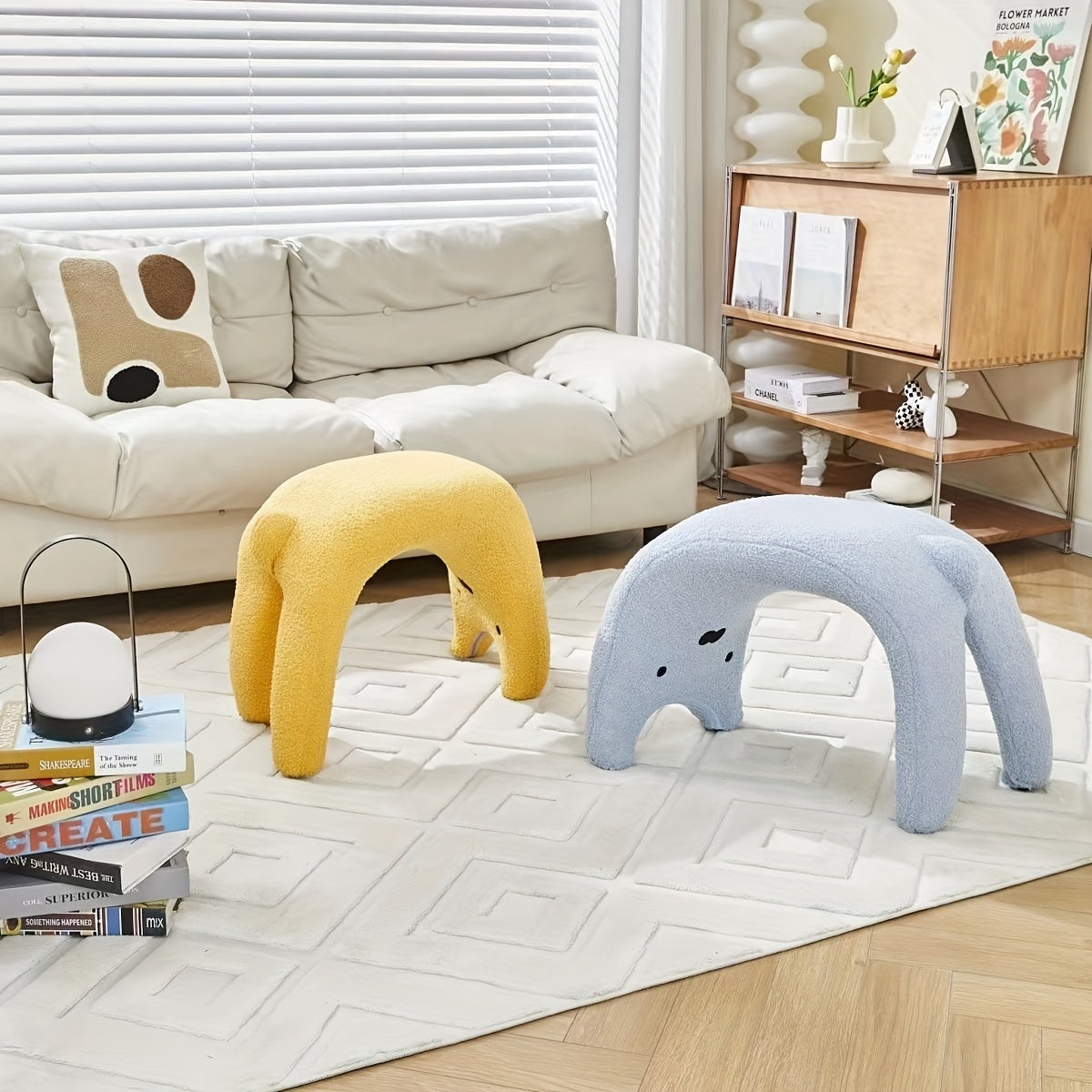 Kat-vormige Pluche Pouf – Gezellig en Functioneel Ontwerp