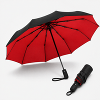 RainForce rood-zwarte stormparaplu met dubbel windbestendig doek, stevige baleinen en compacte opvouwbare vorm op witte achtergrond