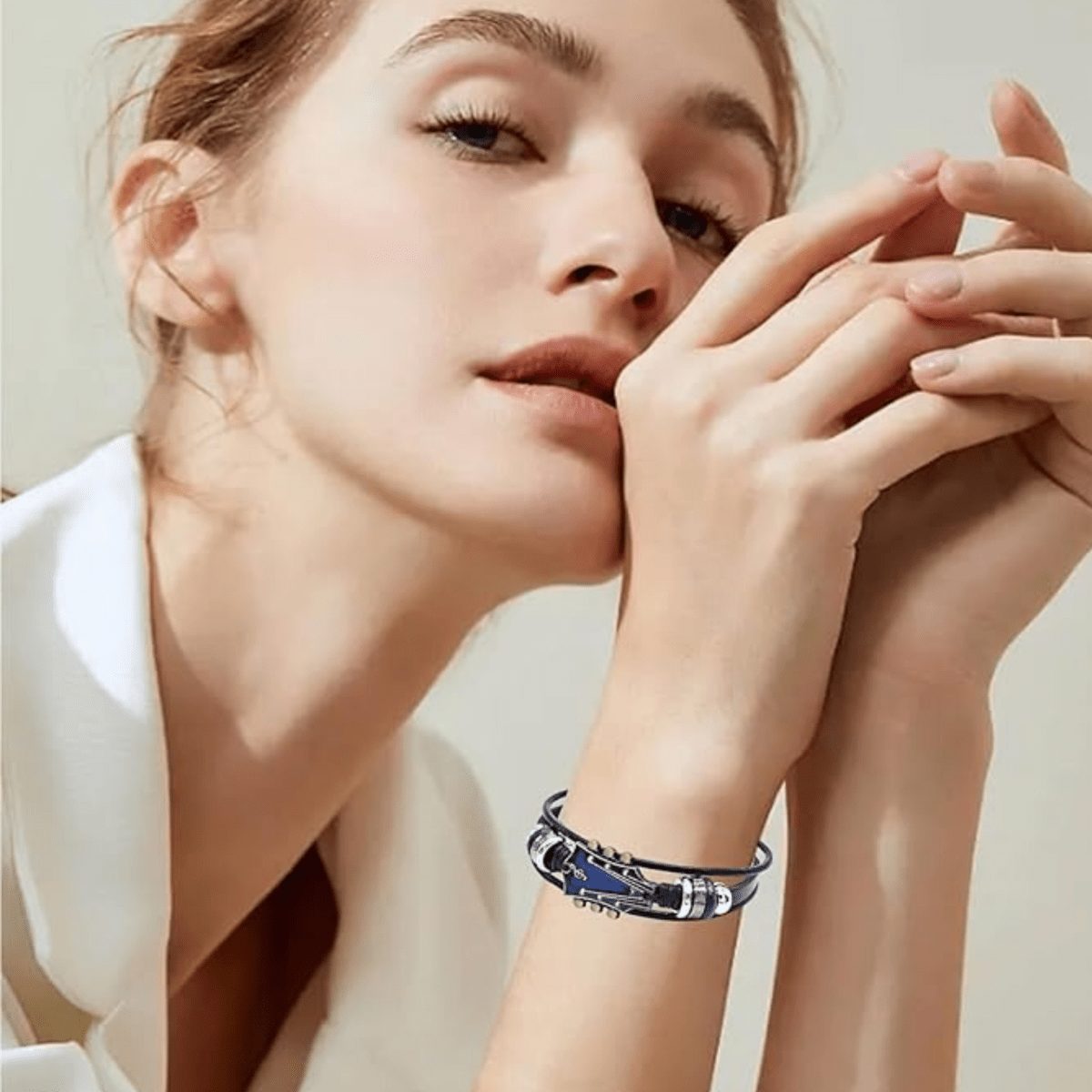 MUSIKSTRUM – Leren armband met gitaar-geïnspireerd design