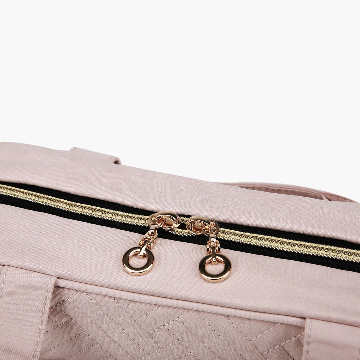 PrestiPack | Intelligent ontwerp scheidt en beveiligt je essentials